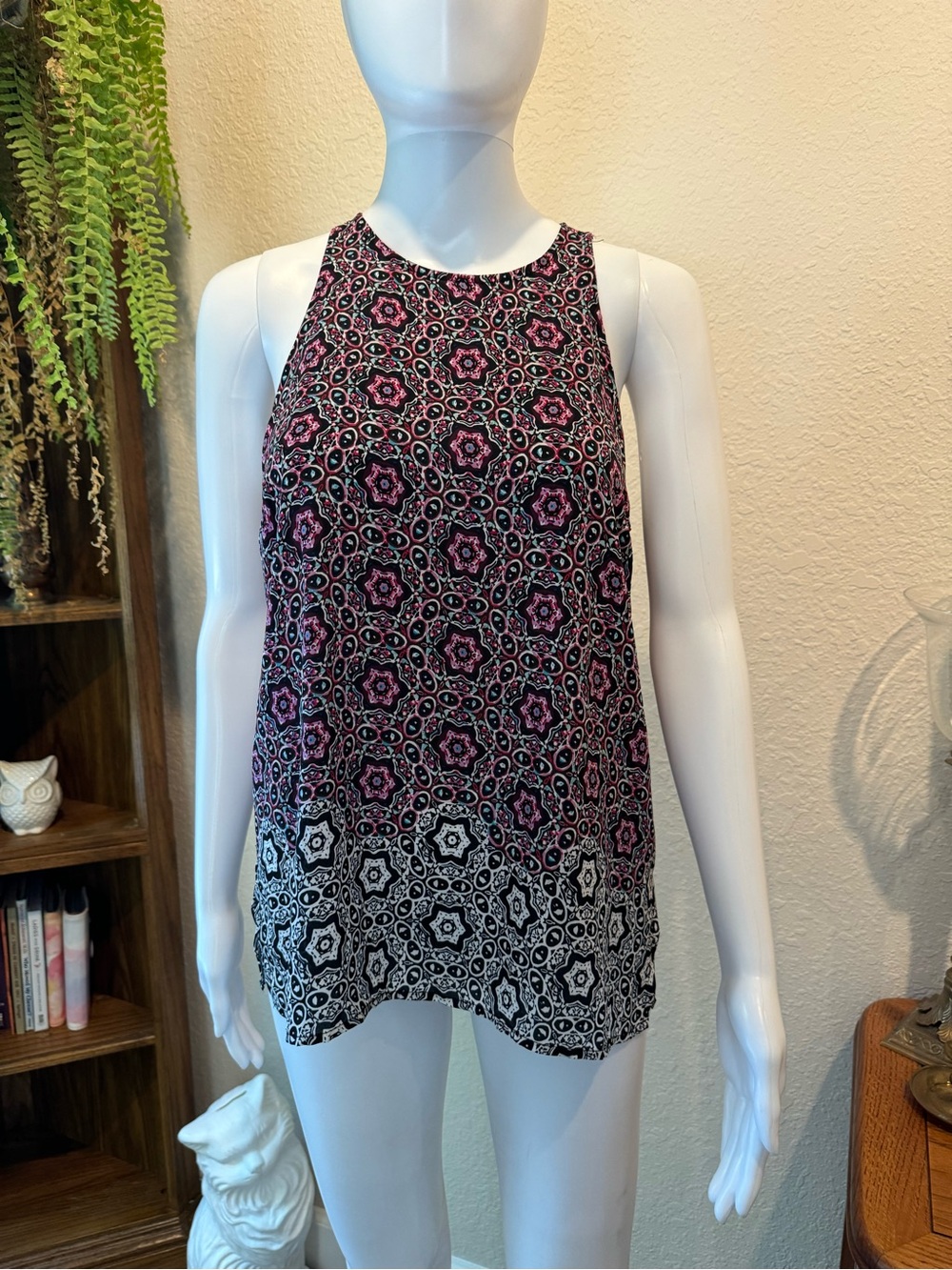 Chelsea & Theodore Pink and Black Printed Sleeveless Halter Top